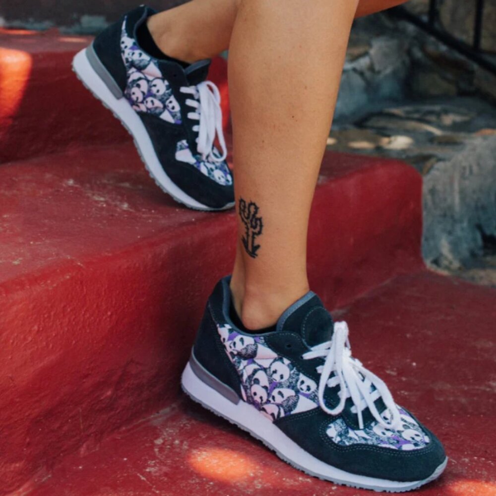 inkkas Black Sneakers with White and Purple Skull Print